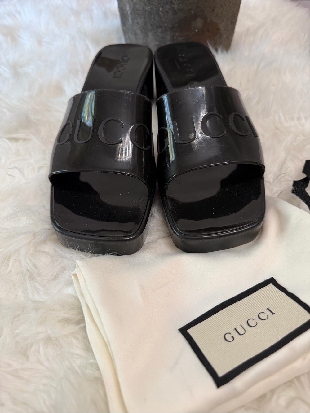 GUCCI RUBBER LOGO PLATFORM SANDALS - Picture 5 of 8